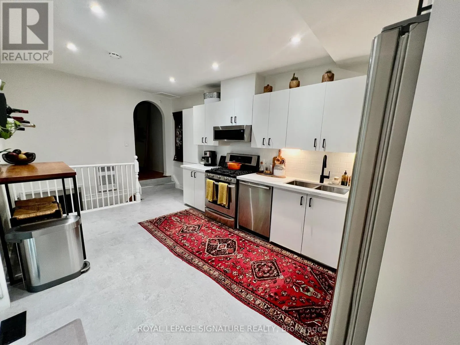 10 LIPPINCOTT STREET