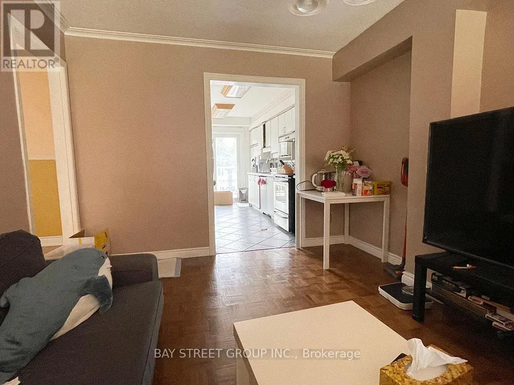 UPPER - 48 CHIPWOOD CRESCENT