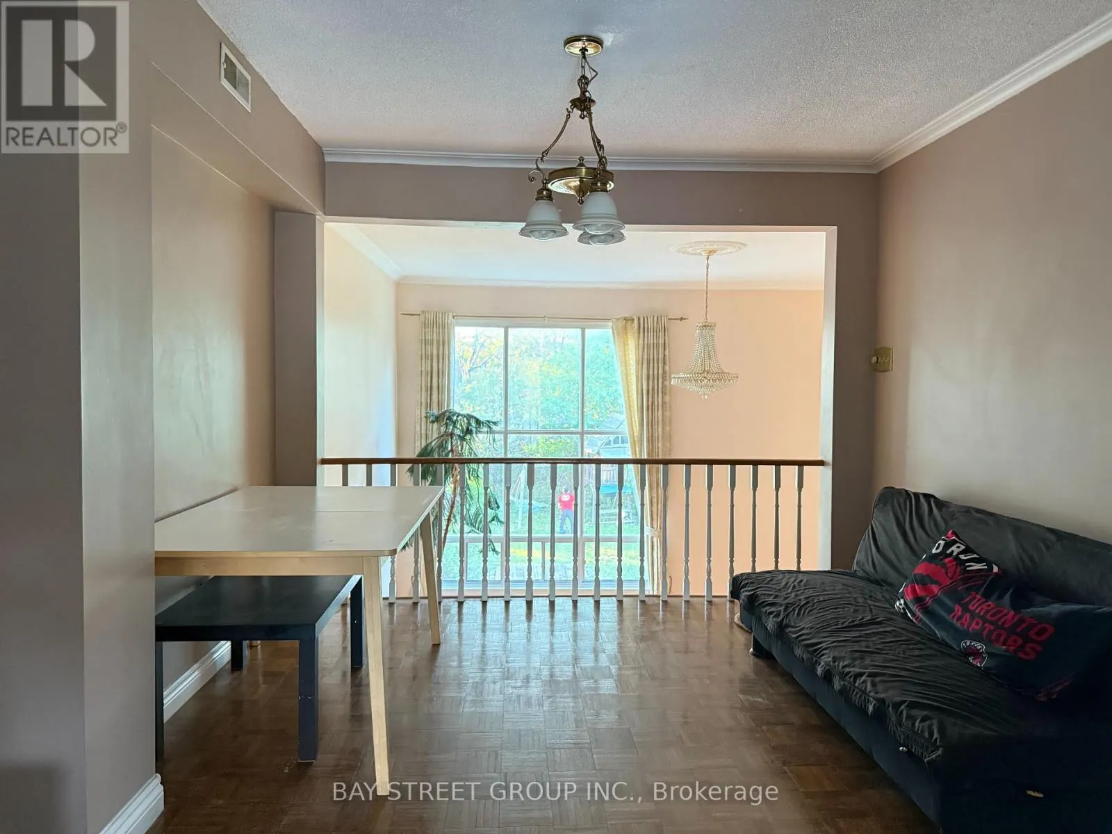 UPPER - 48 CHIPWOOD CRESCENT