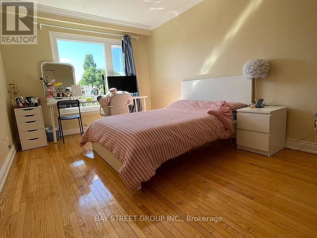 UPPER - 48 CHIPWOOD CRESCENT