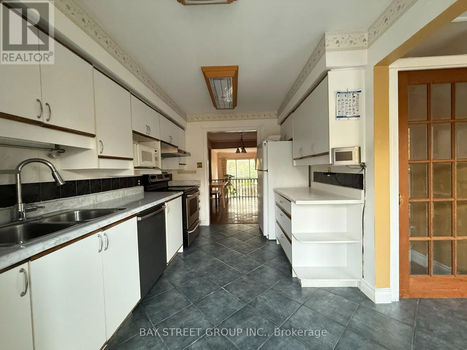 UPPER - 48 CHIPWOOD CRESCENT