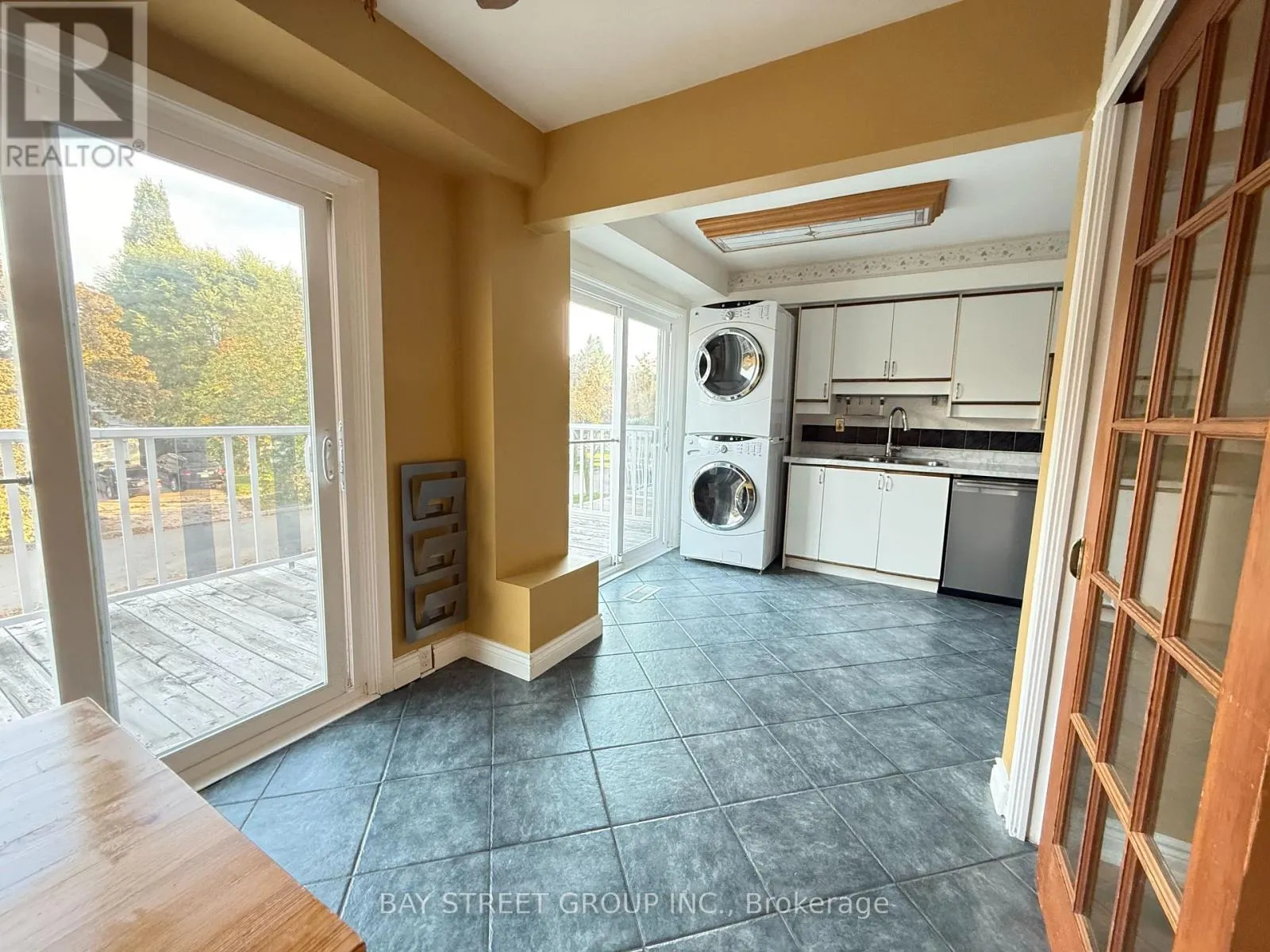 UPPER - 48 CHIPWOOD CRESCENT