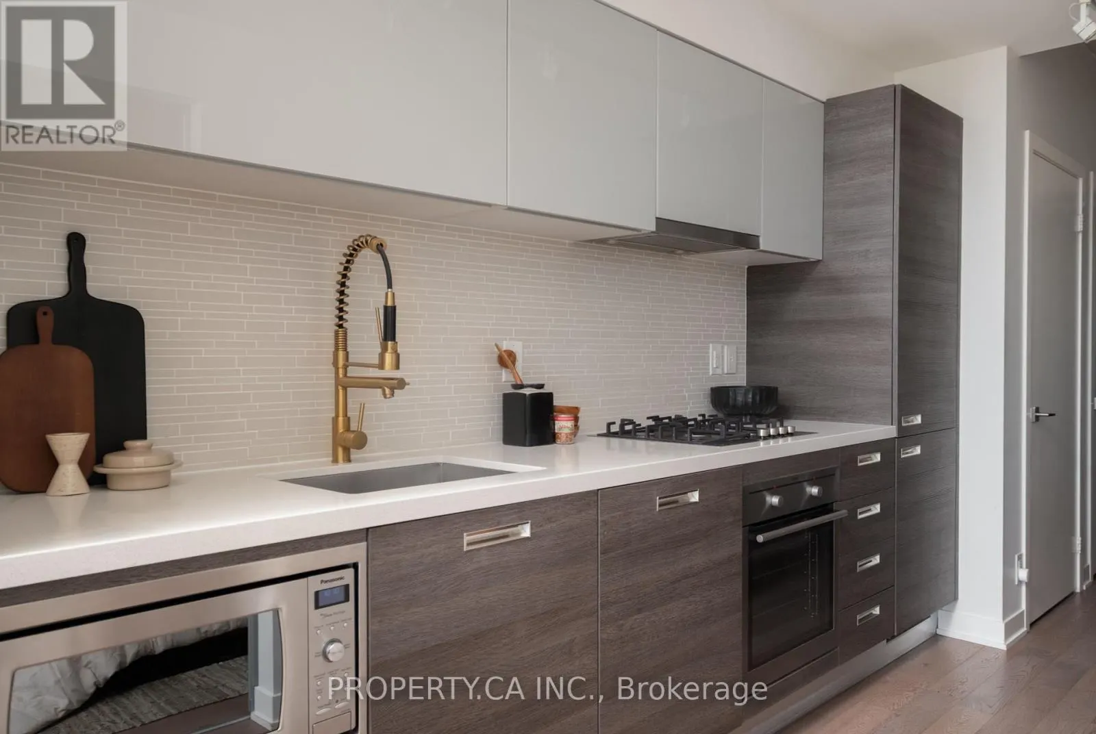 507 - 1239 DUNDAS STREET W
