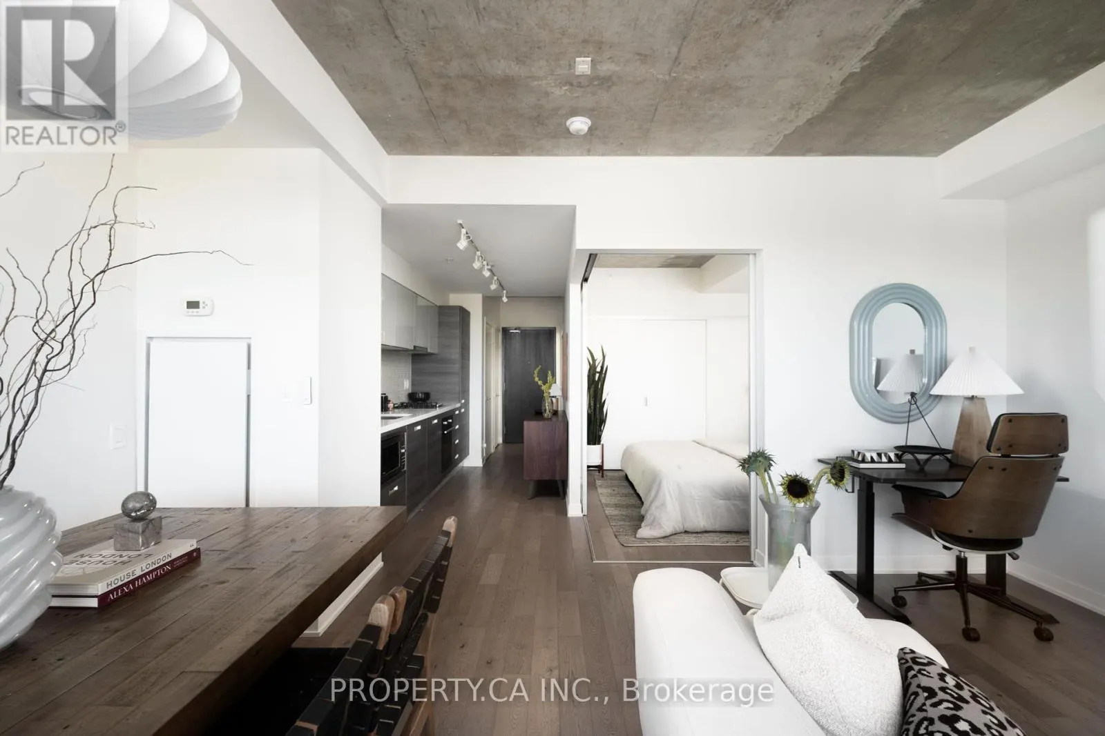 507 - 1239 DUNDAS STREET W