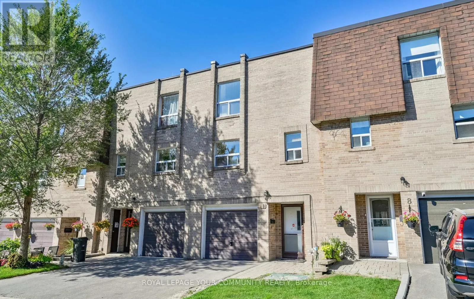 10 VILLAGE GREEN WAY