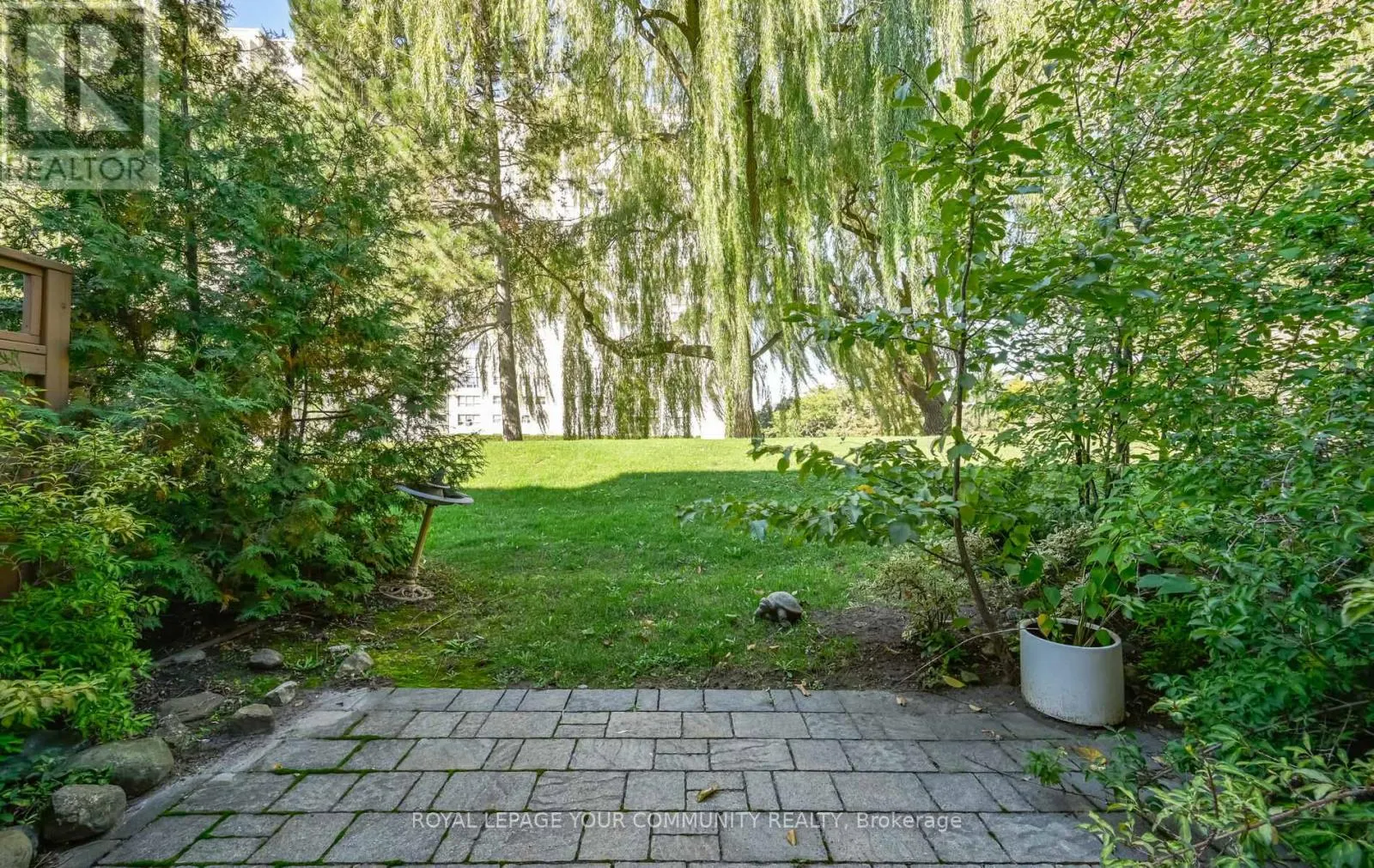 10 VILLAGE GREEN WAY