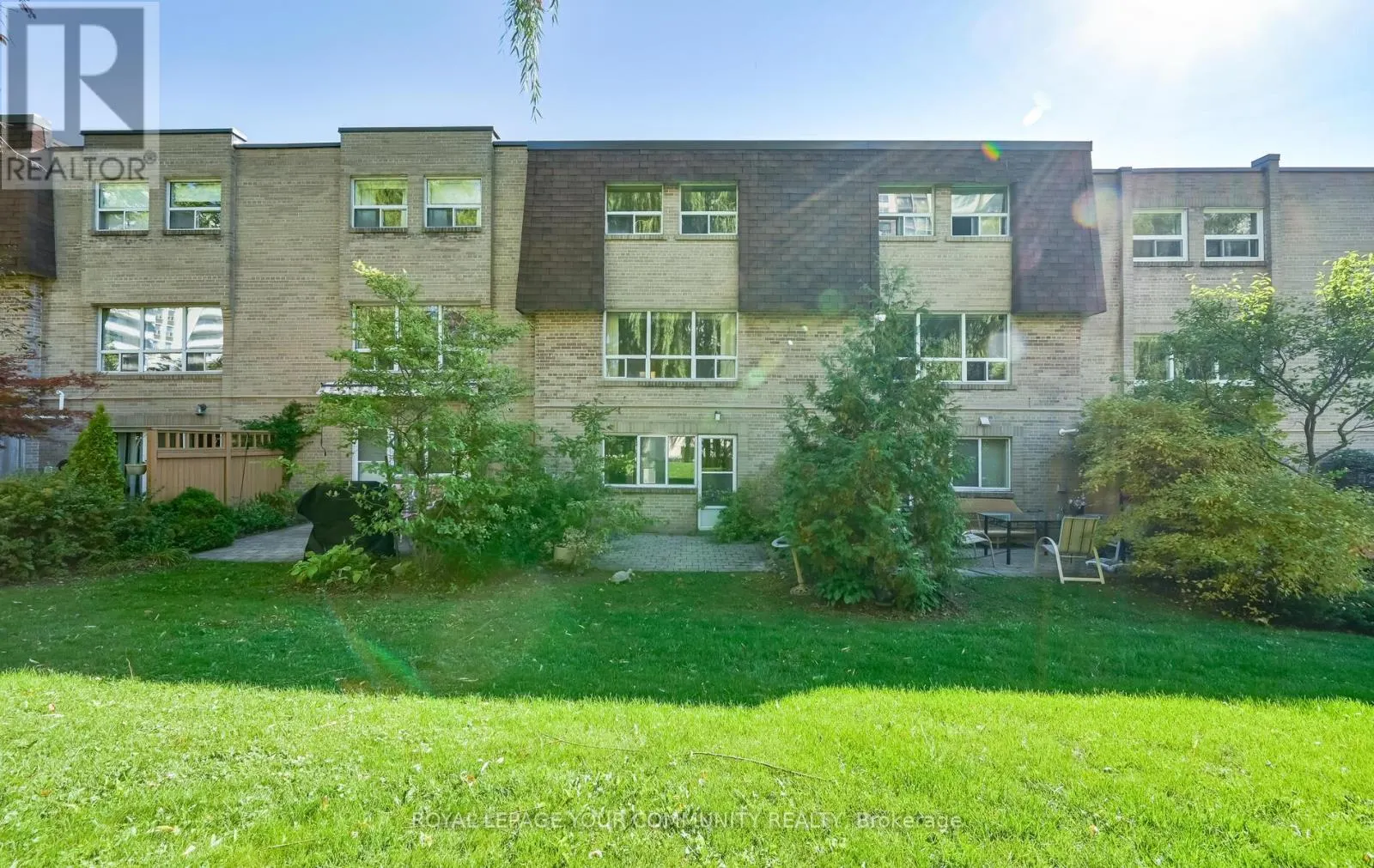 10 VILLAGE GREEN WAY