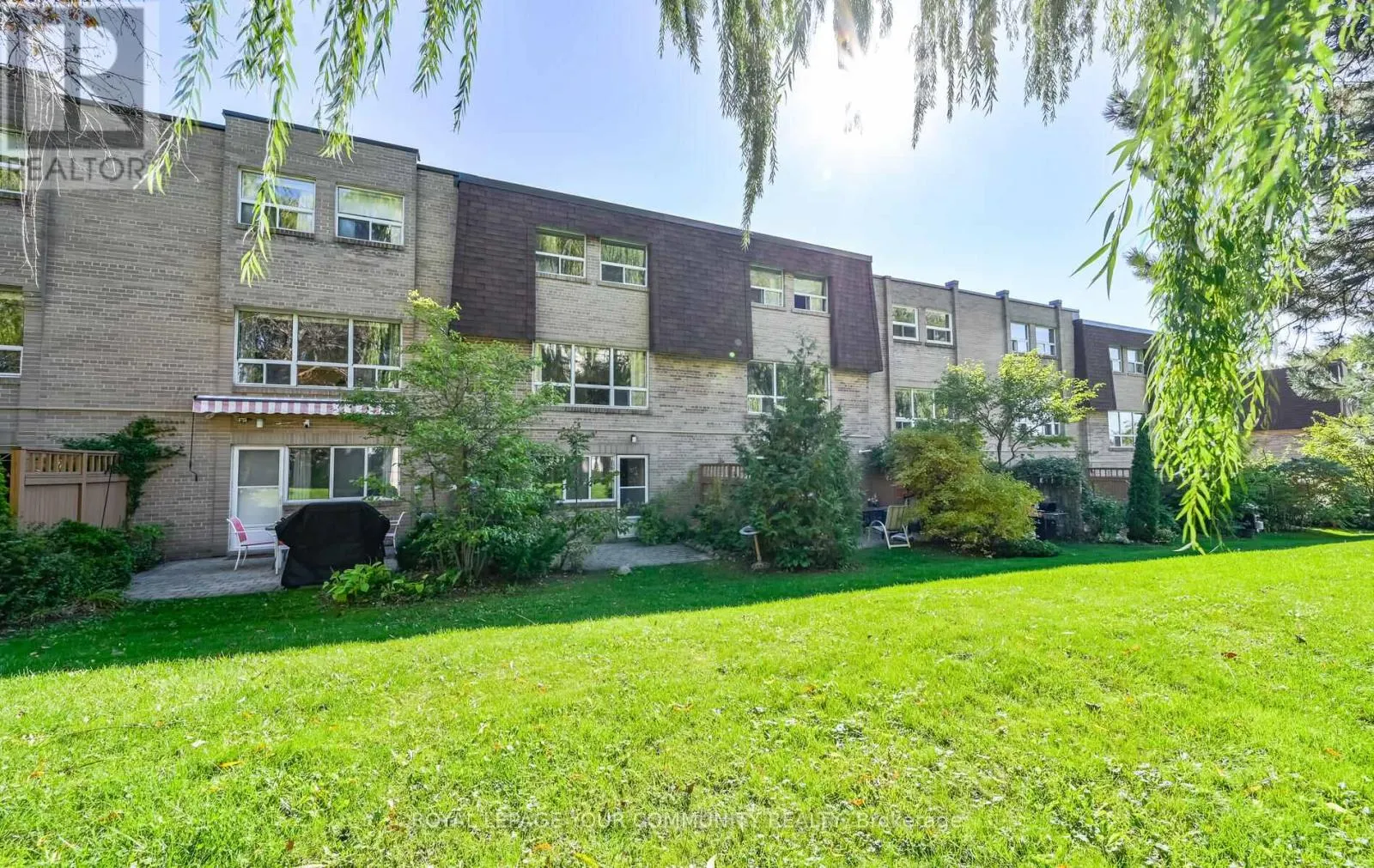 10 VILLAGE GREEN WAY