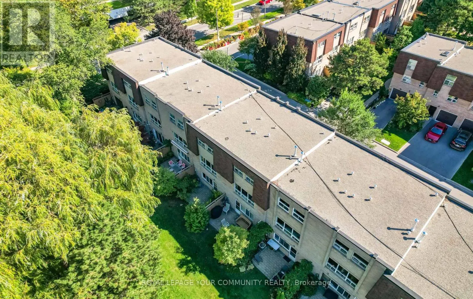 10 VILLAGE GREEN WAY