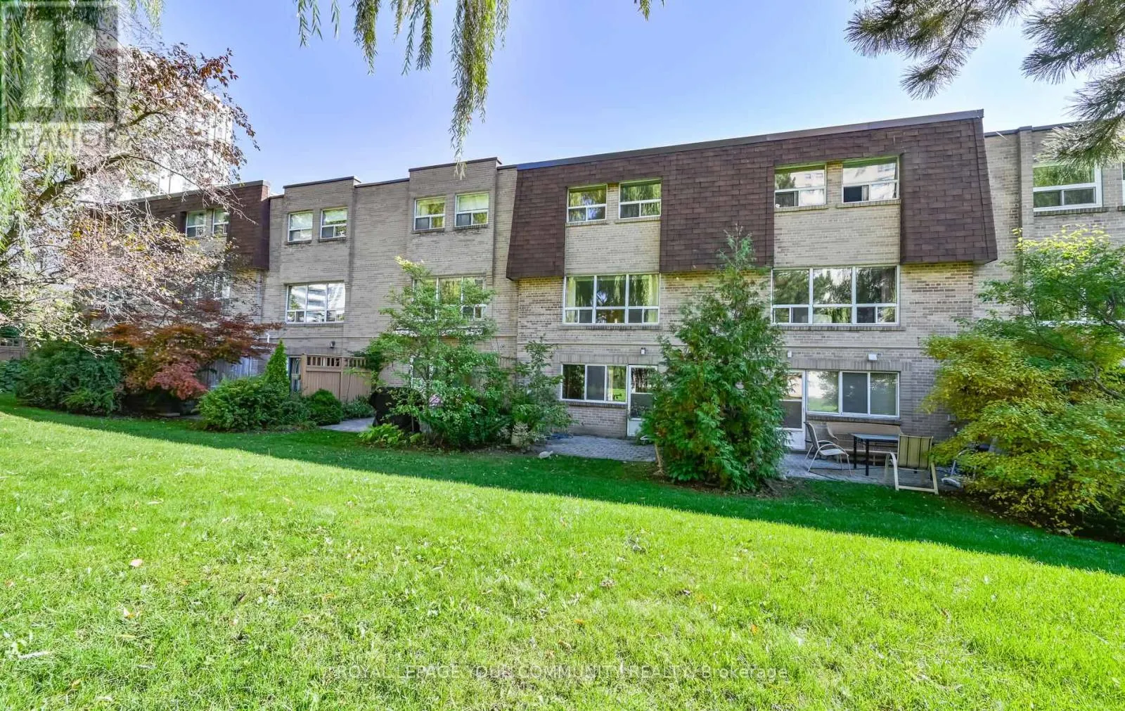 10 VILLAGE GREEN WAY