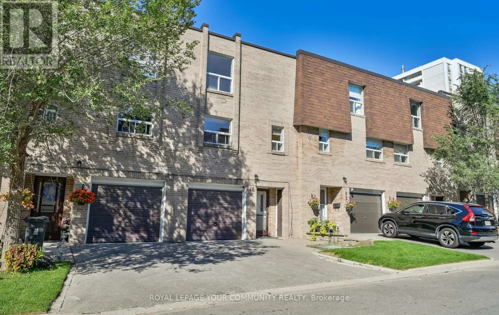 10 VILLAGE GREEN WAY