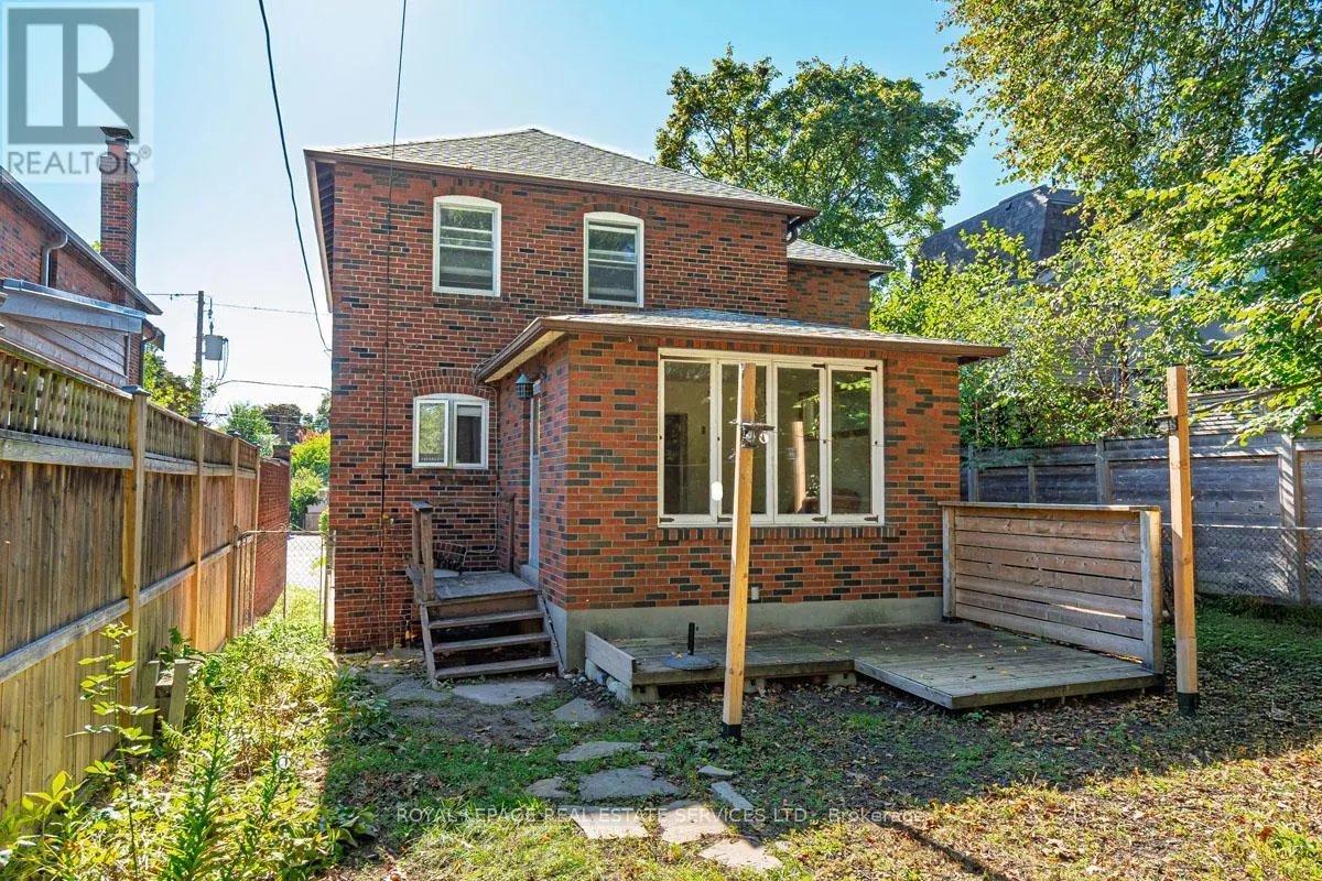 2 PARKLEA DRIVE