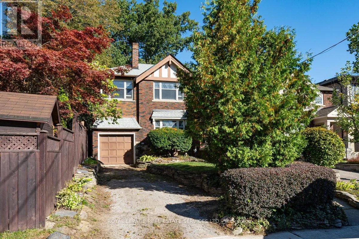 2 PARKLEA DRIVE