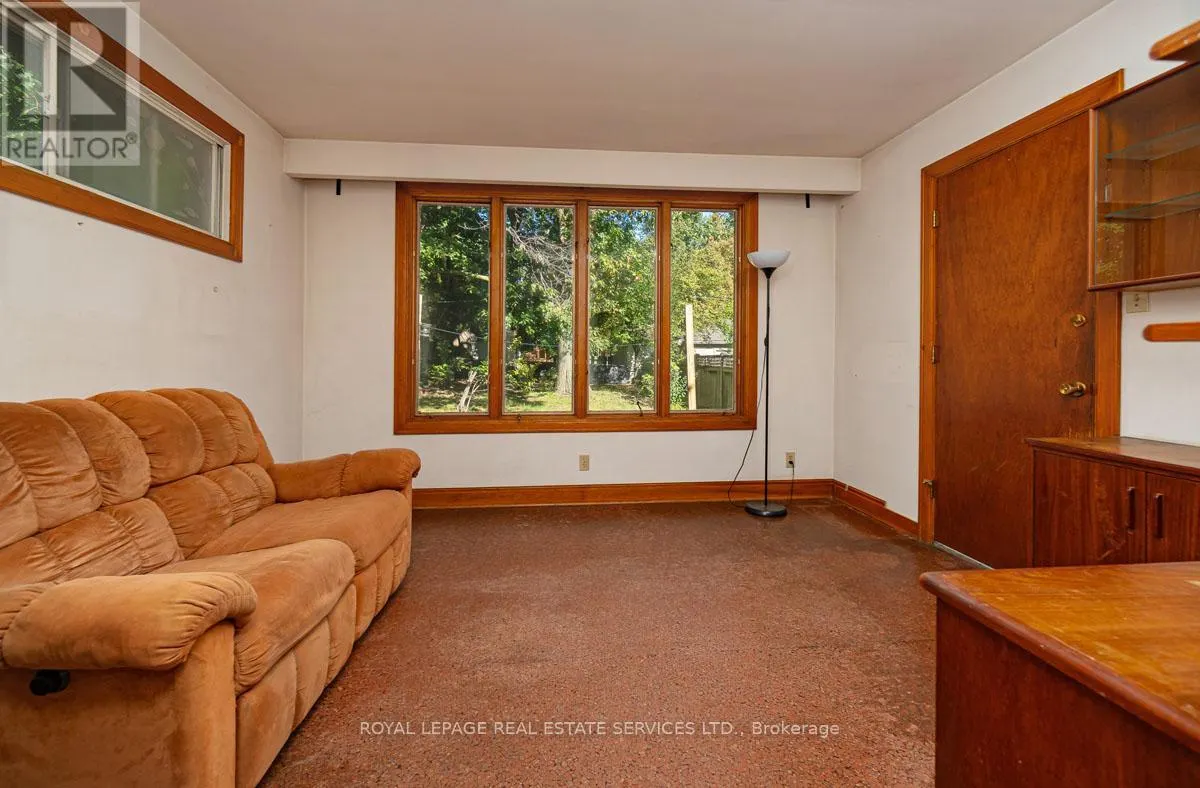 2 PARKLEA DRIVE