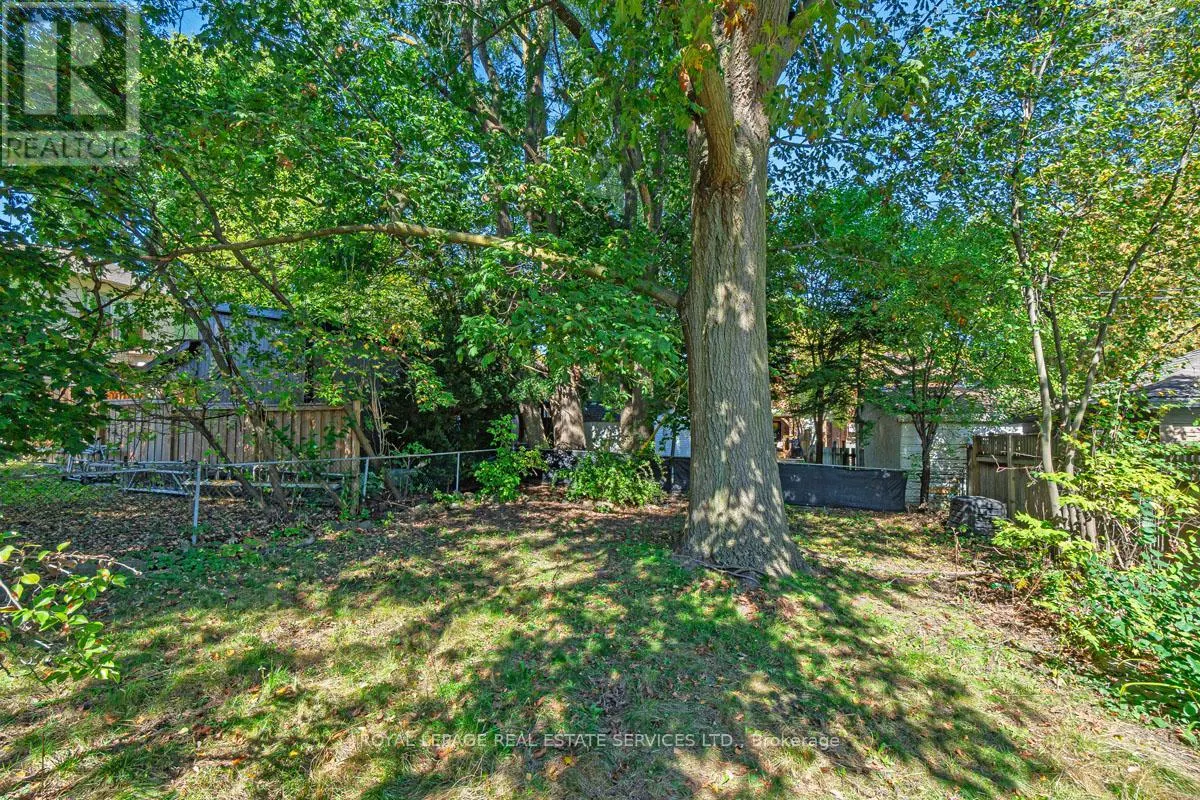 2 PARKLEA DRIVE