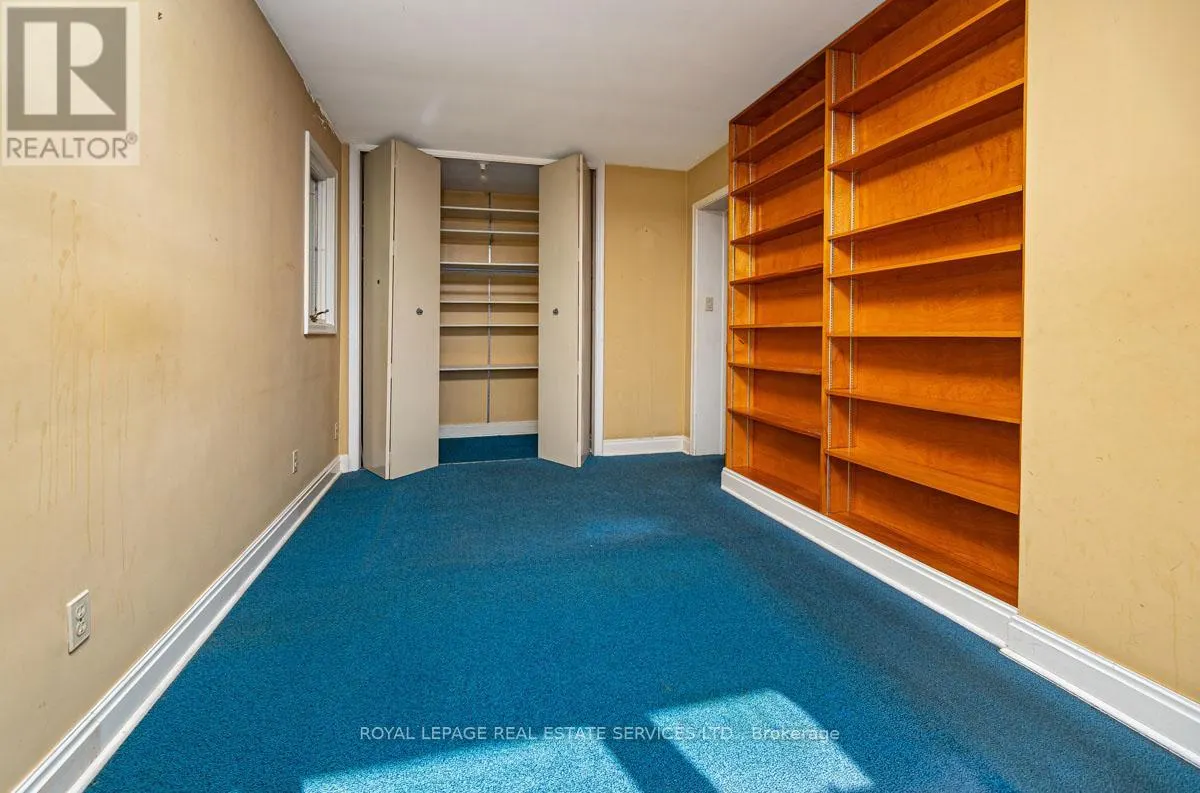 2 PARKLEA DRIVE