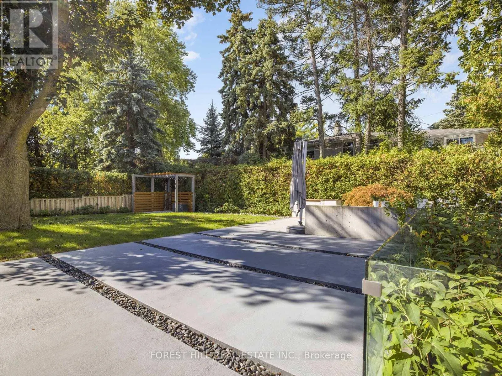 16 VIAMEDE CRESCENT