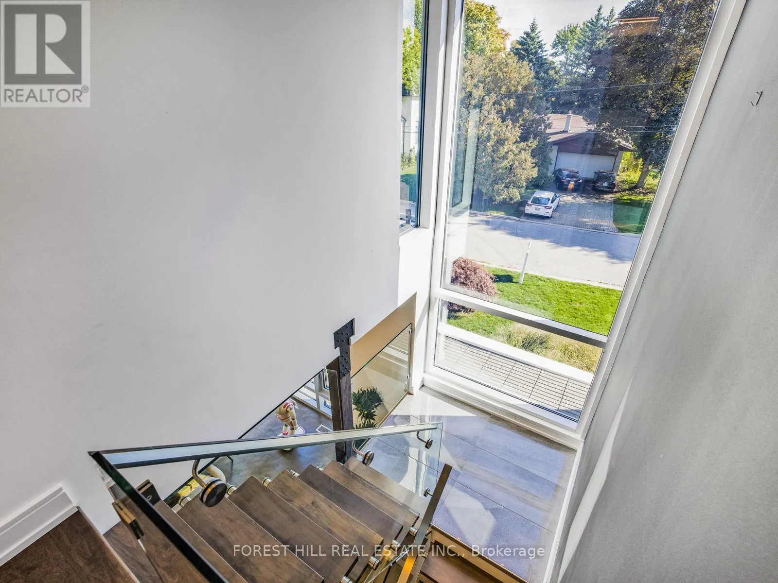 16 VIAMEDE CRESCENT