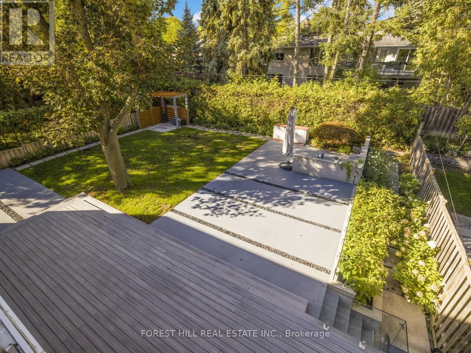 16 VIAMEDE CRESCENT