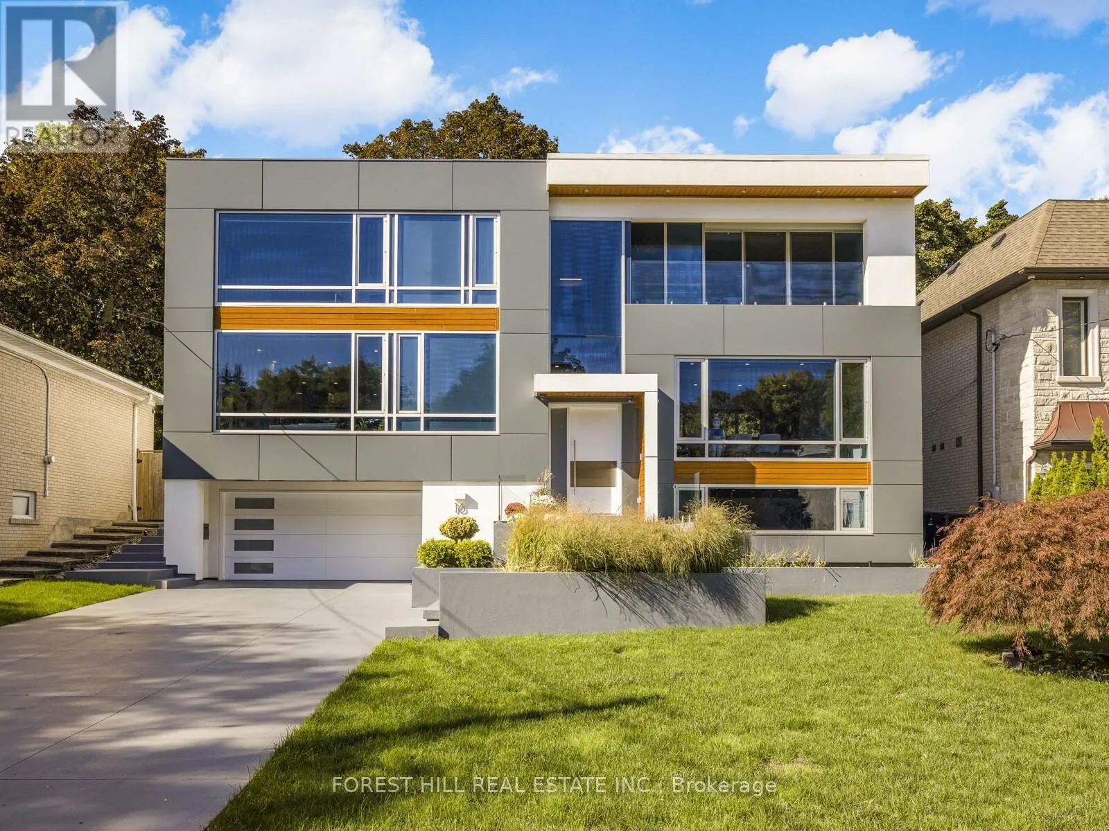16 VIAMEDE CRESCENT