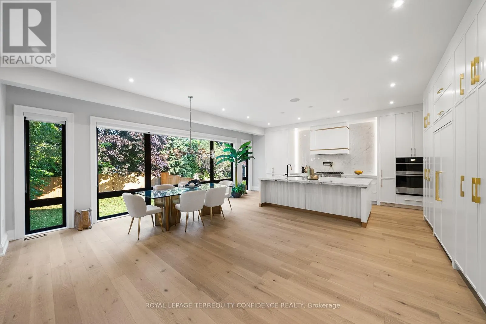 422 HOUNSLOW AVENUE