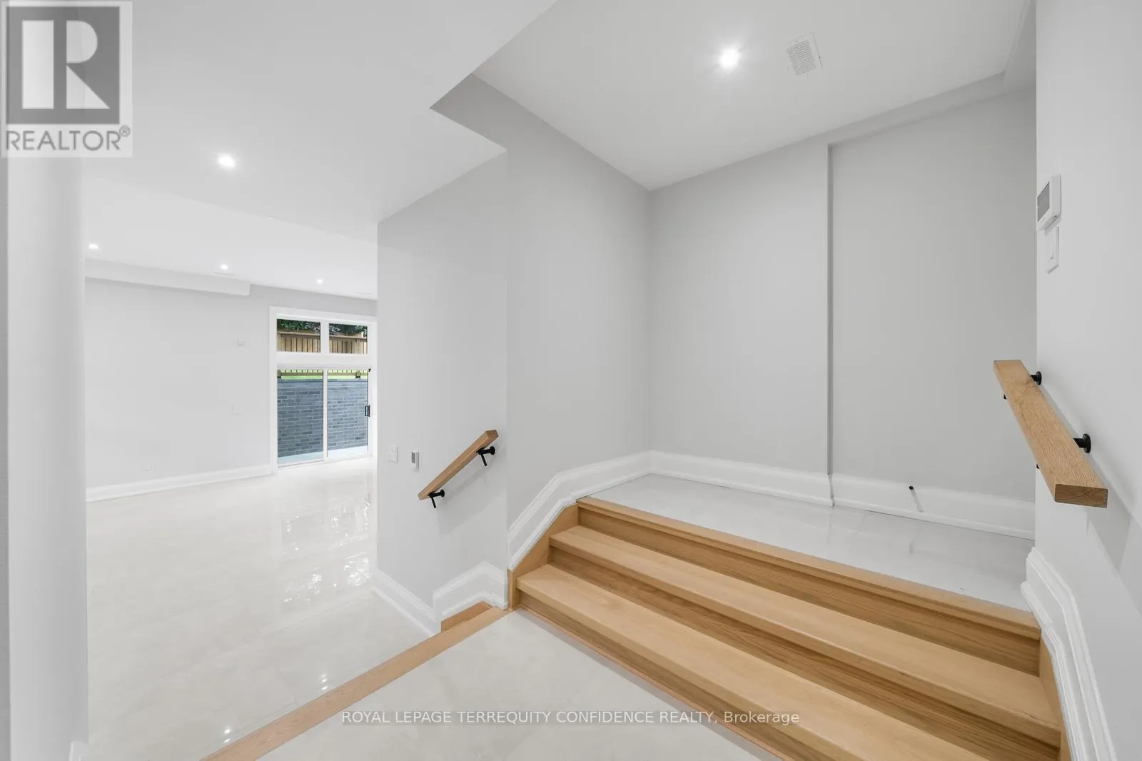 422 HOUNSLOW AVENUE