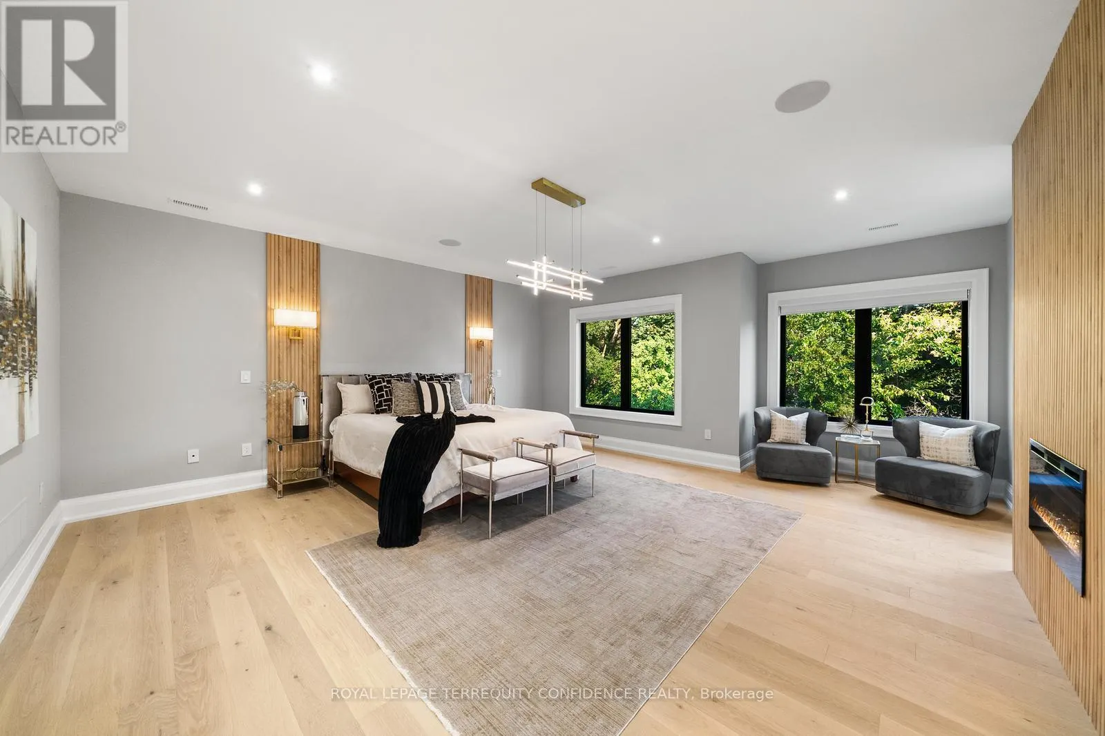422 HOUNSLOW AVENUE
