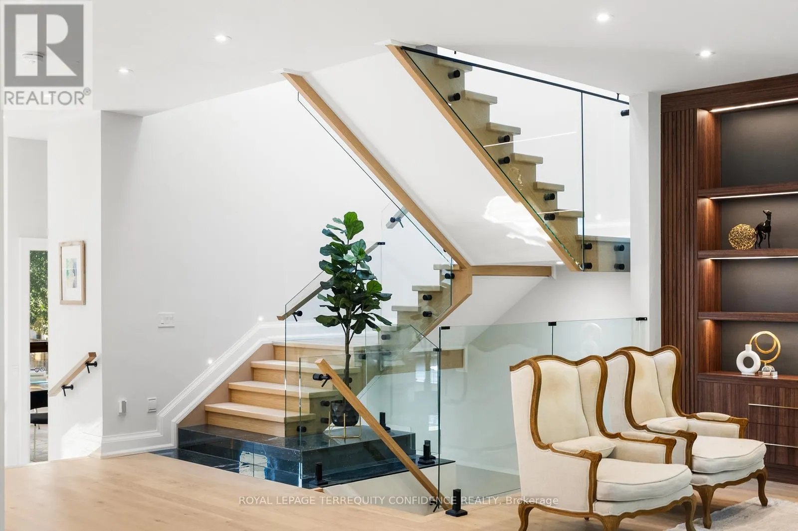 422 HOUNSLOW AVENUE
