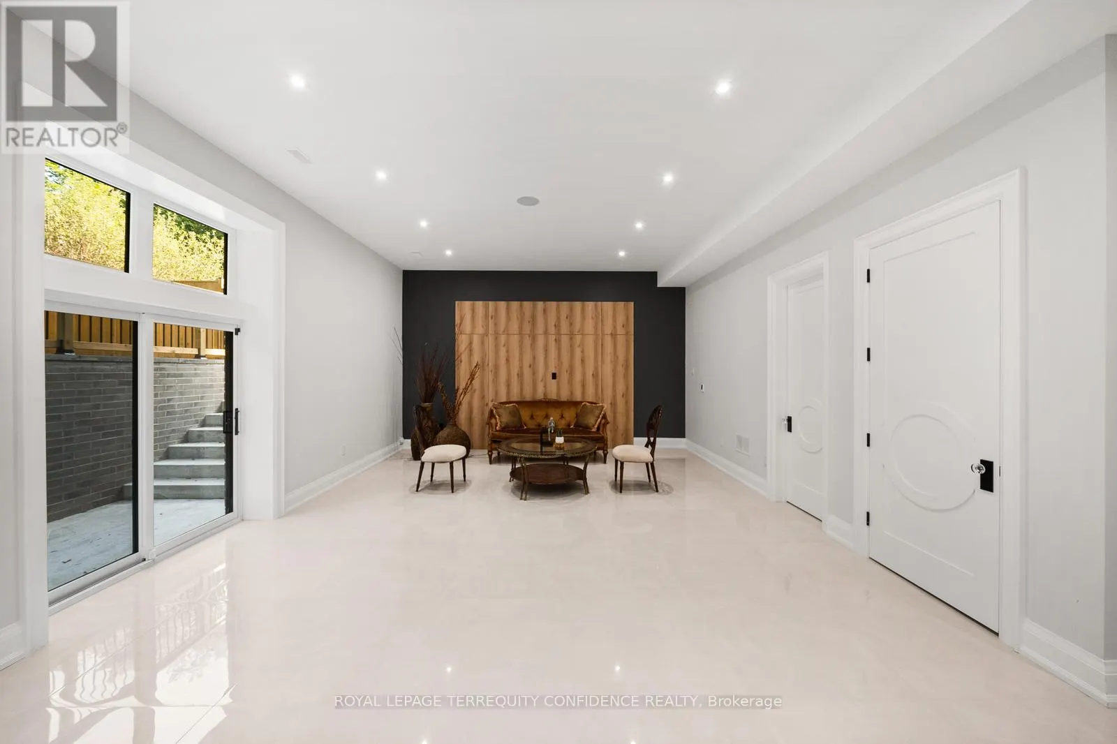 422 HOUNSLOW AVENUE