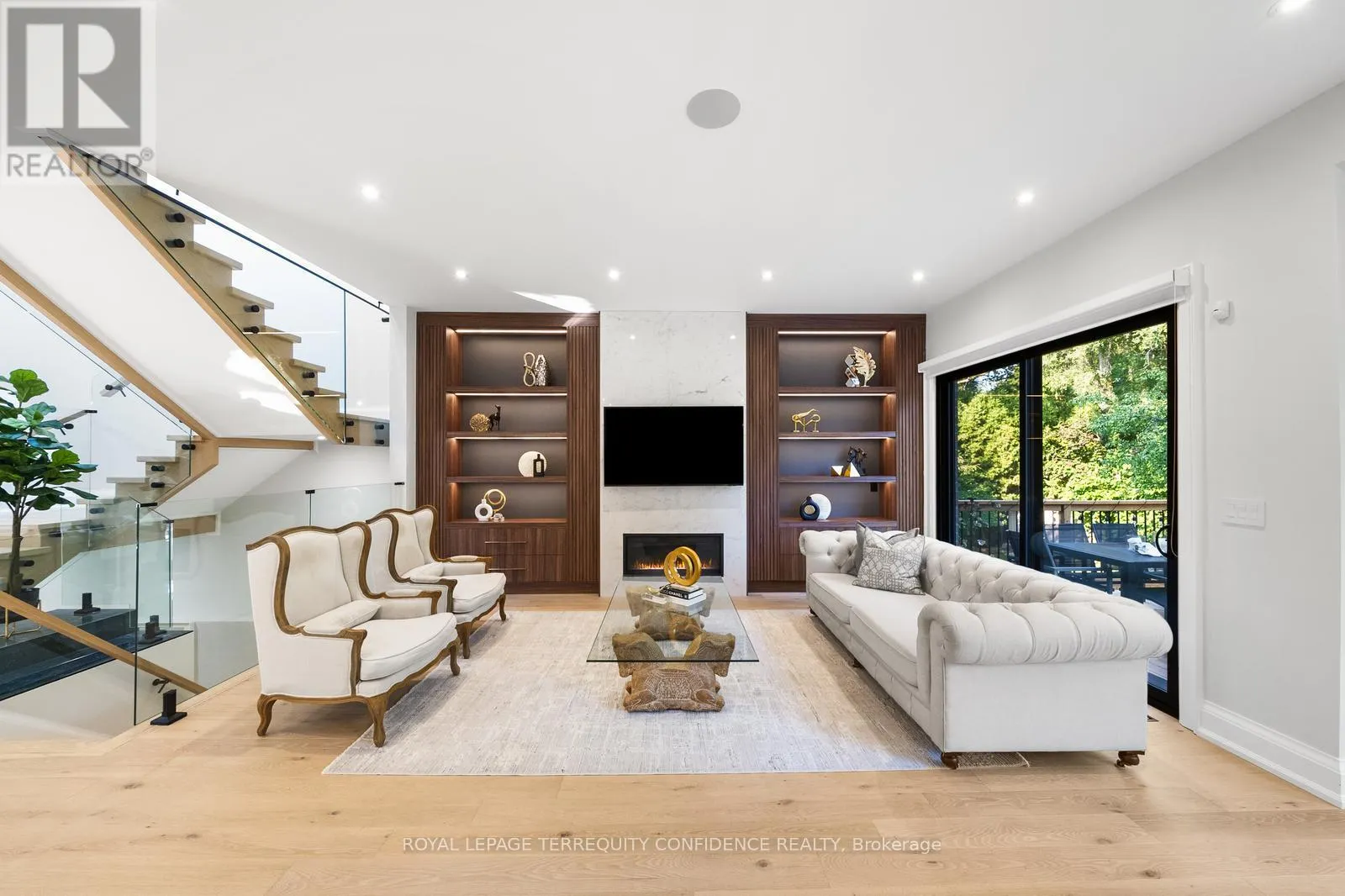 422 HOUNSLOW AVENUE
