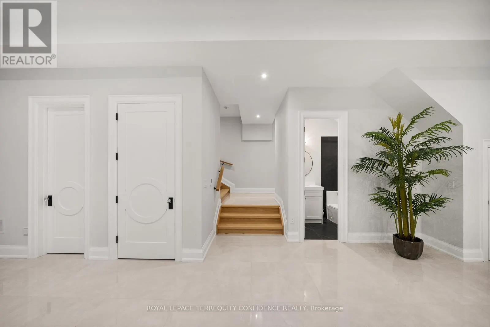 422 HOUNSLOW AVENUE