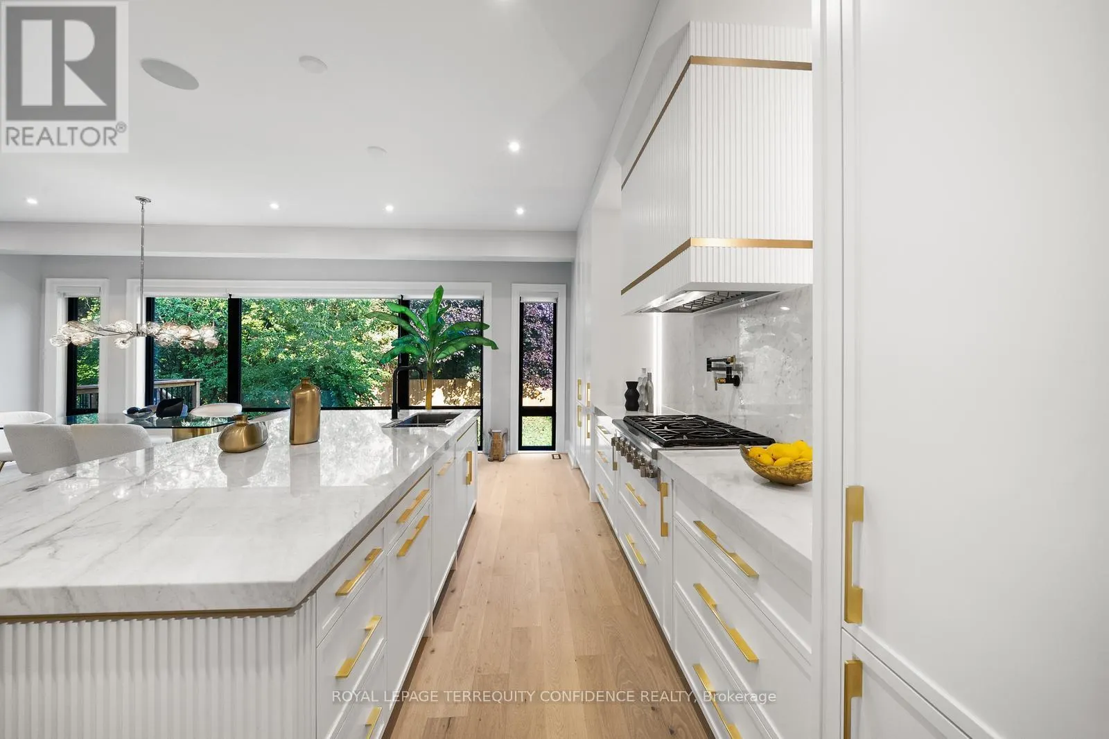 422 HOUNSLOW AVENUE