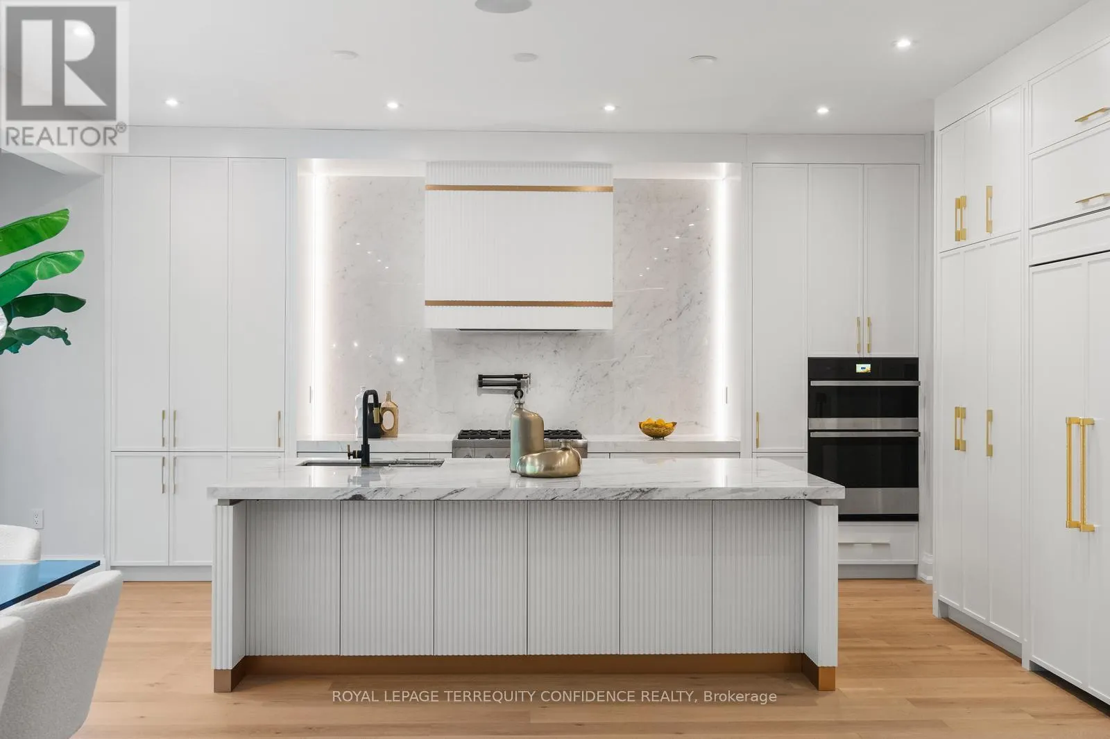 422 HOUNSLOW AVENUE