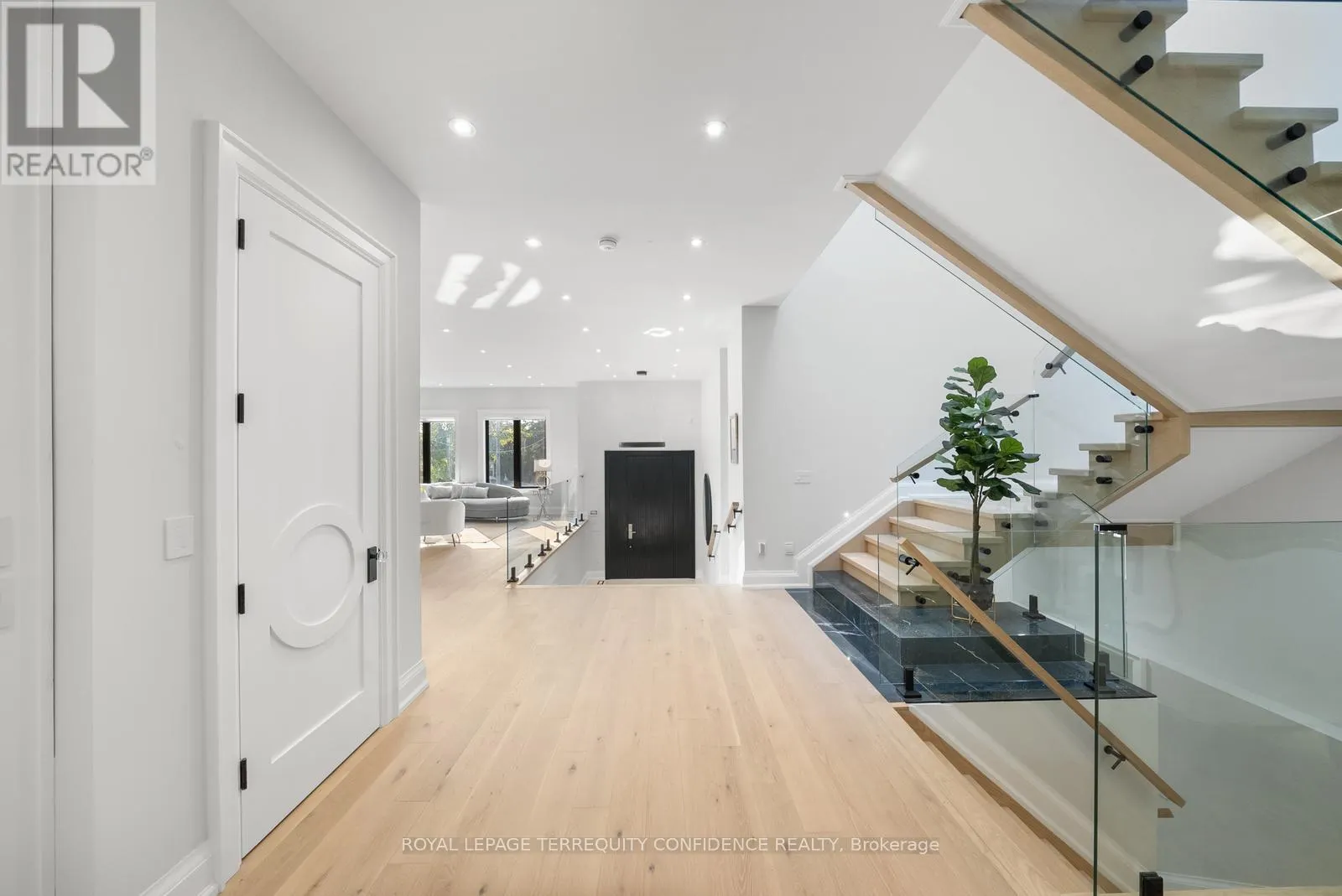 422 HOUNSLOW AVENUE