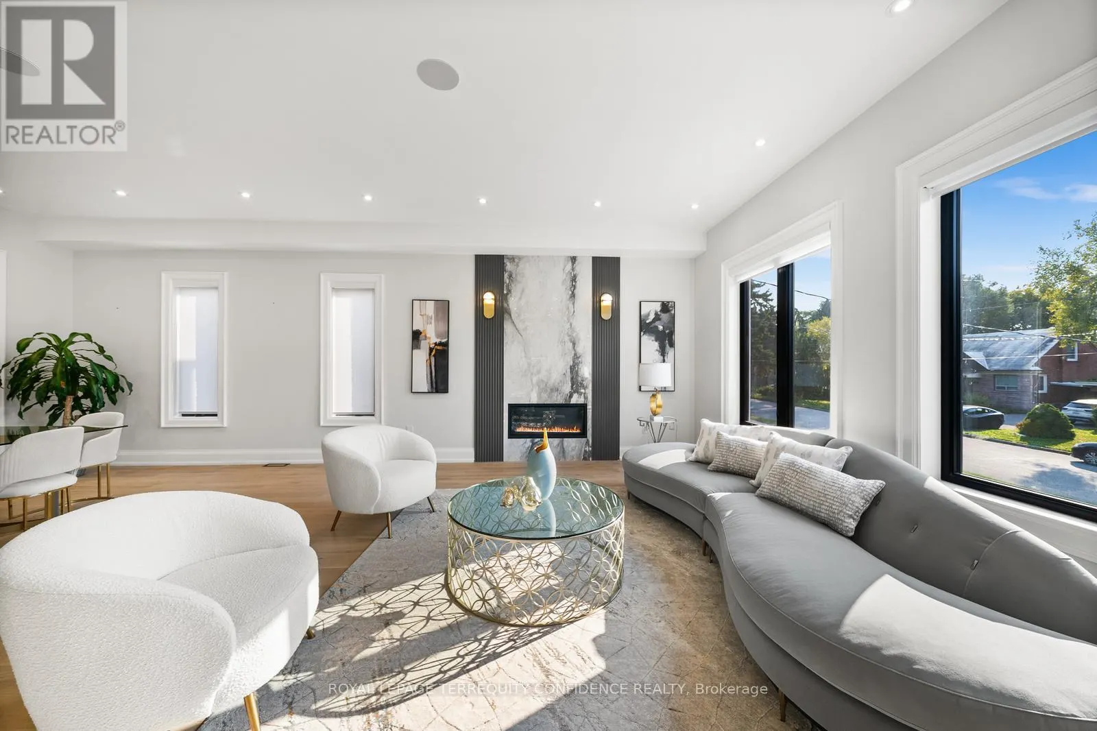 422 HOUNSLOW AVENUE