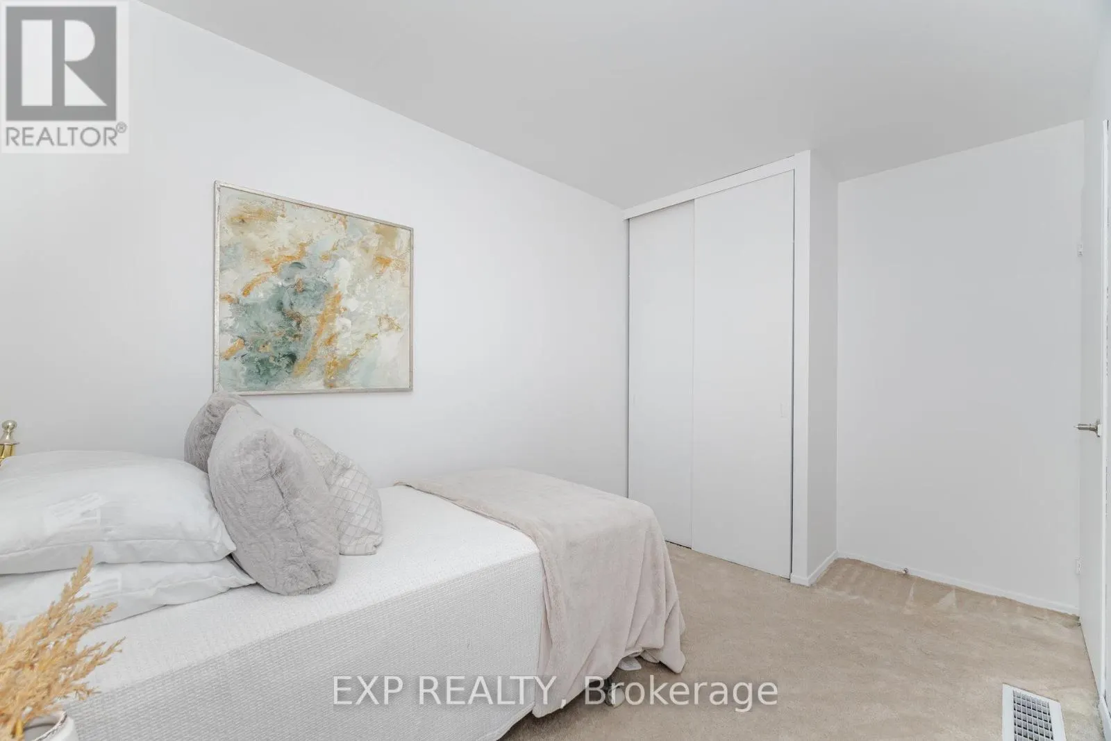 125 HOLLYBERRY TRAIL