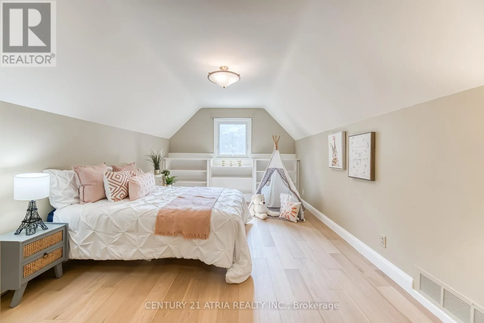 56 MAGPIE CRESCENT