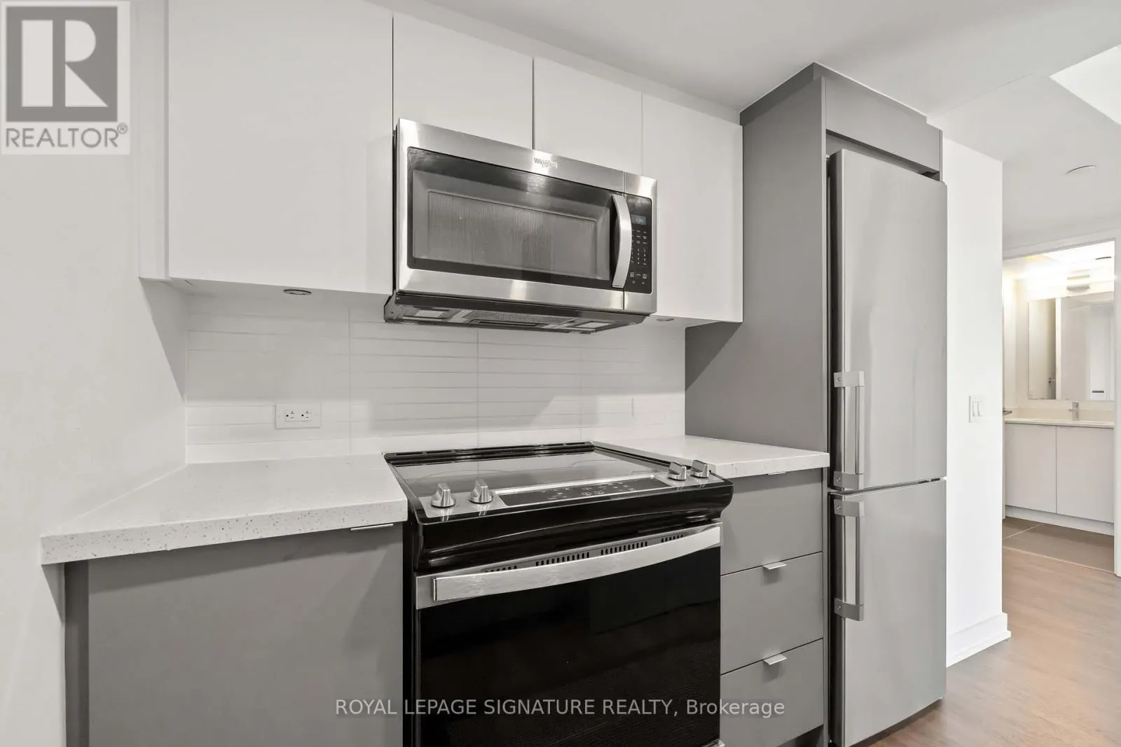 216 - 30 TRETTI WAY