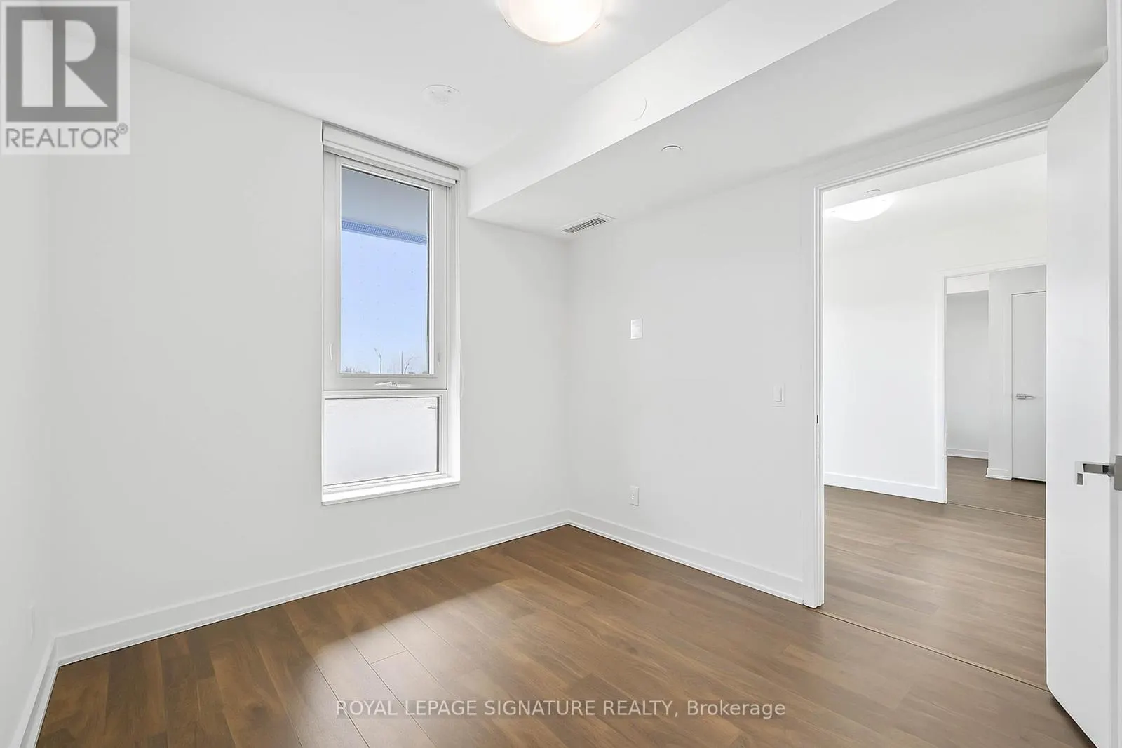 216 - 30 TRETTI WAY