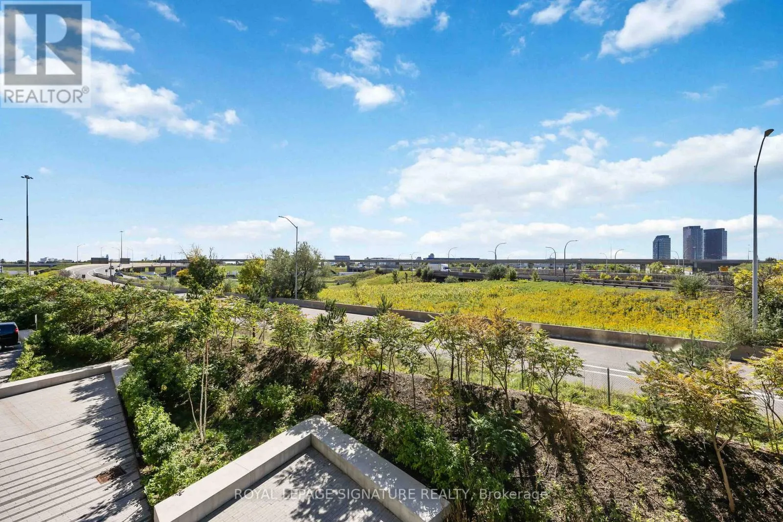 216 - 30 TRETTI WAY
