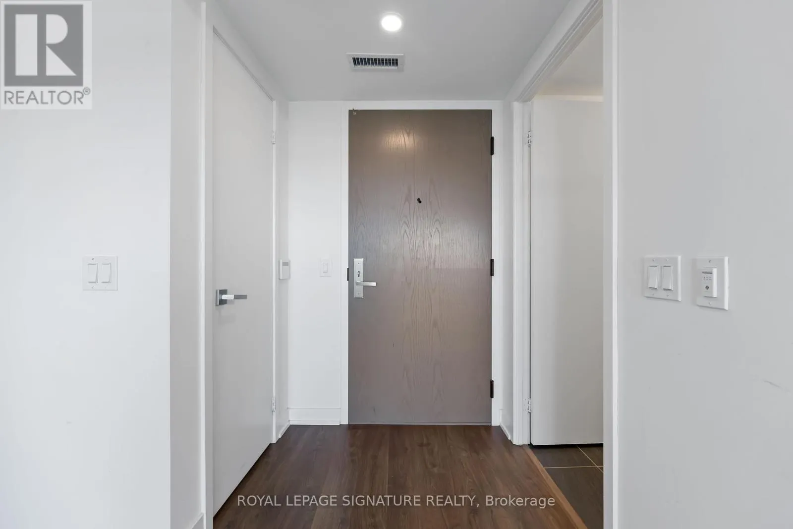 216 - 30 TRETTI WAY
