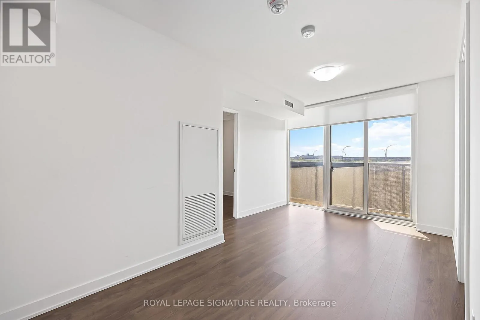 216 - 30 TRETTI WAY