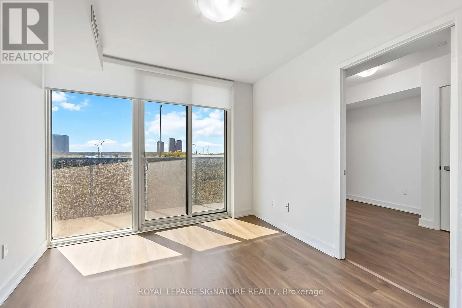 216 - 30 TRETTI WAY