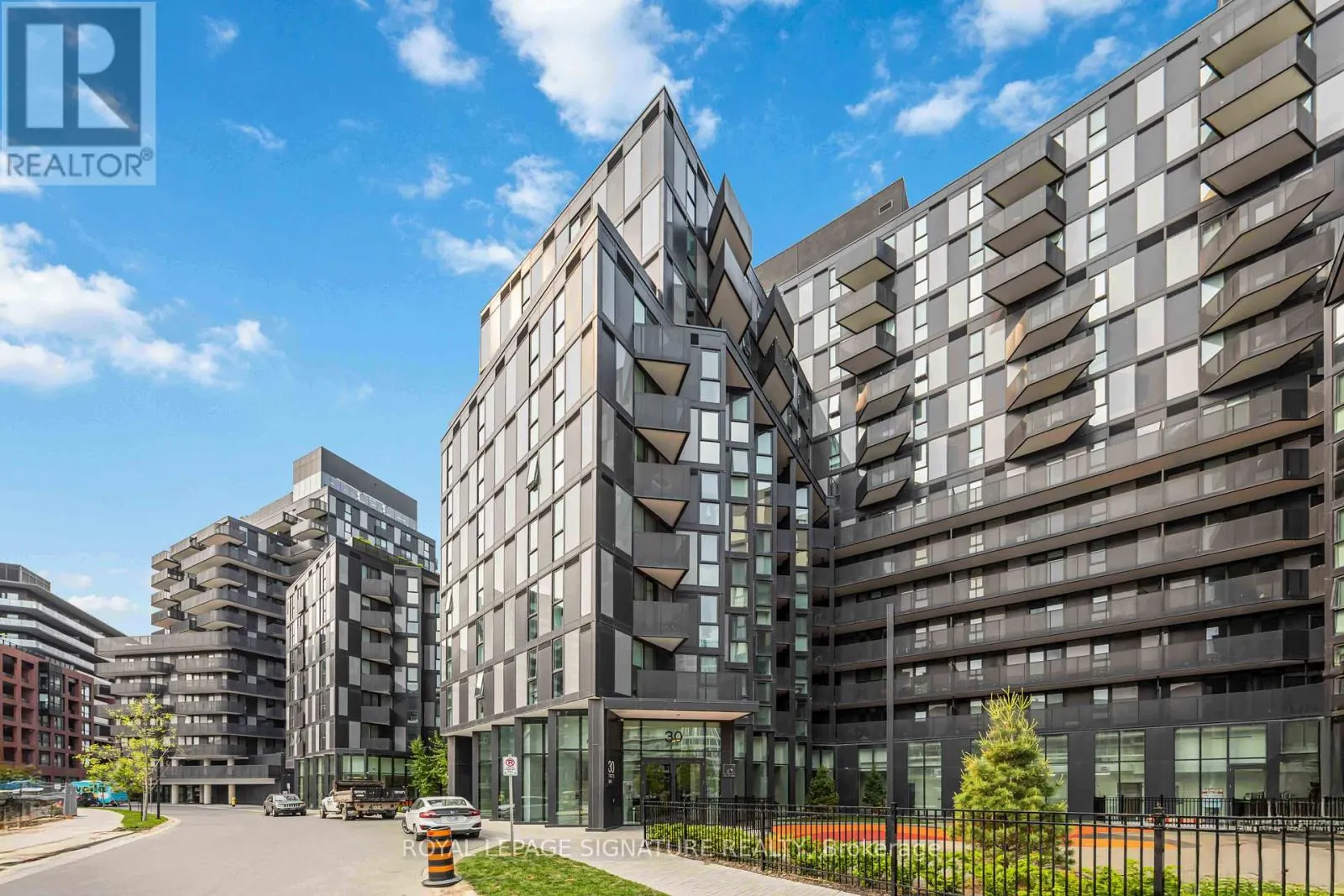 216 - 30 TRETTI WAY