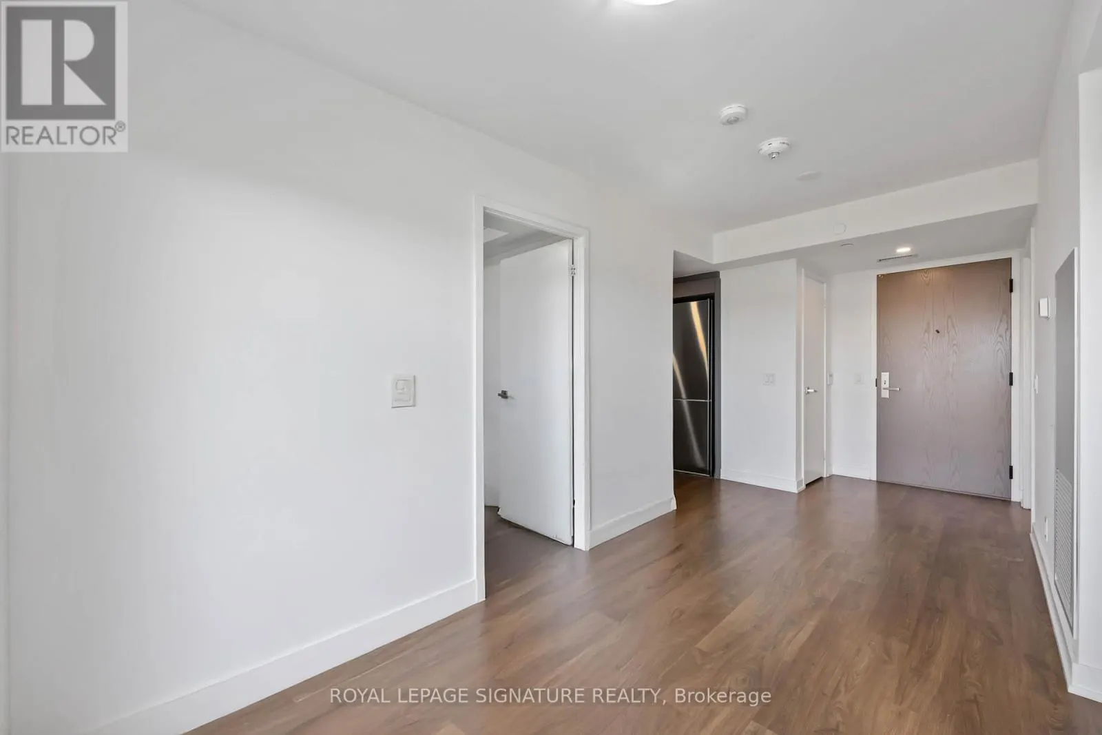 216 - 30 TRETTI WAY