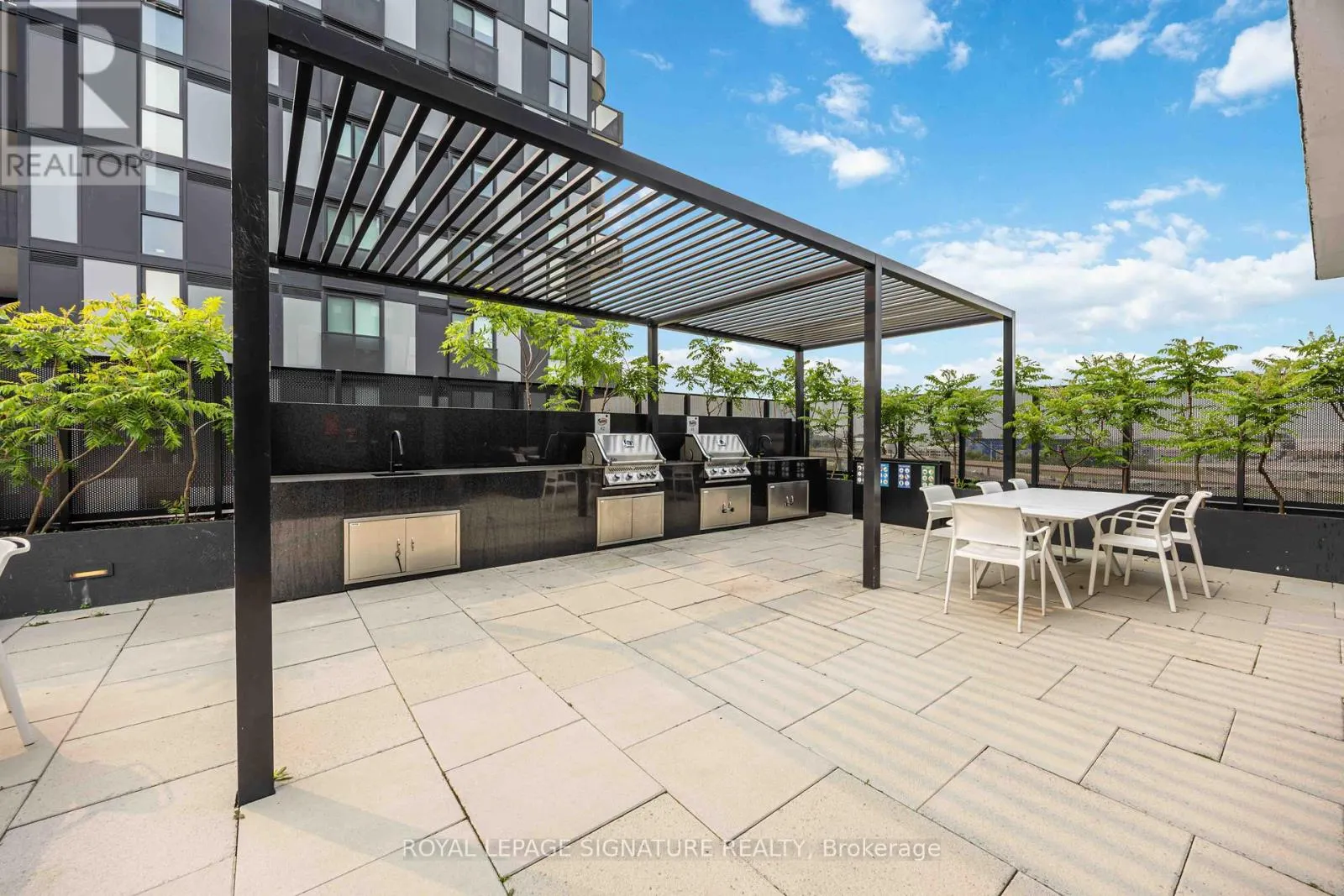 216 - 30 TRETTI WAY