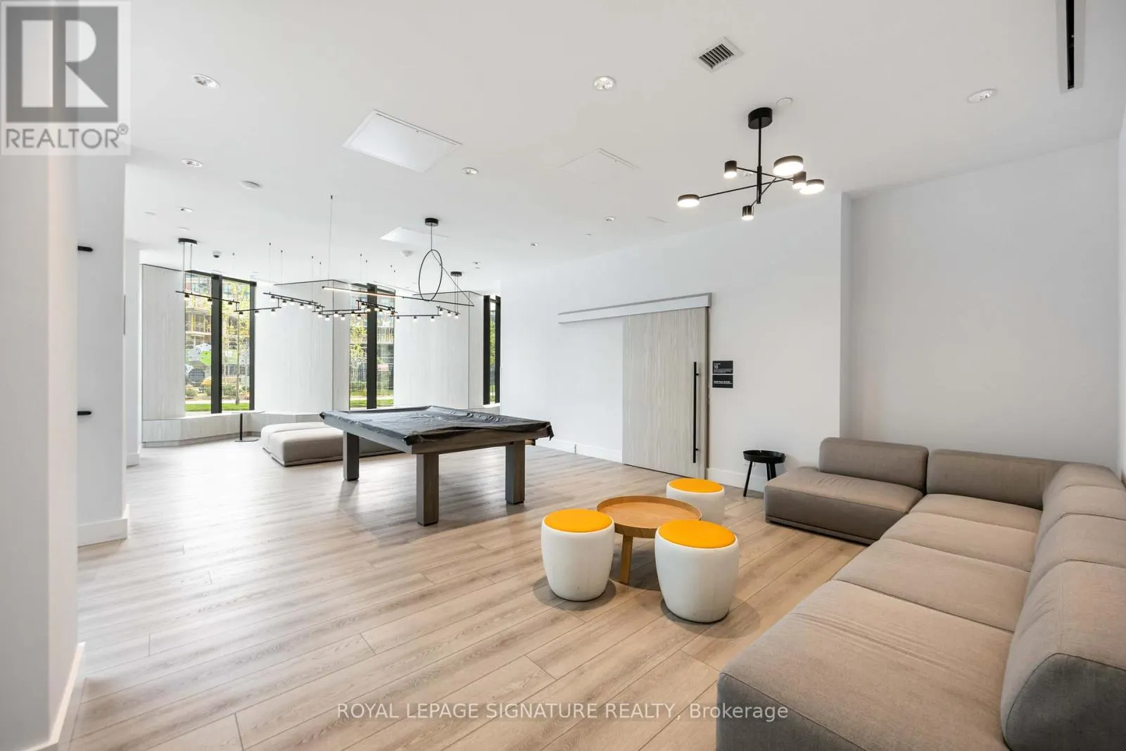 216 - 30 TRETTI WAY