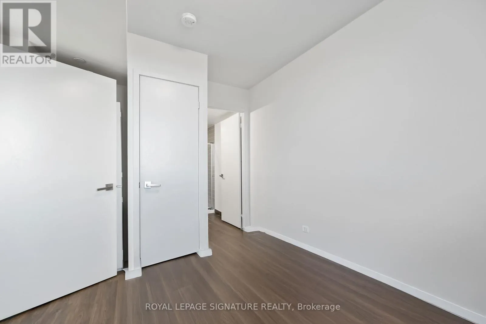 216 - 30 TRETTI WAY