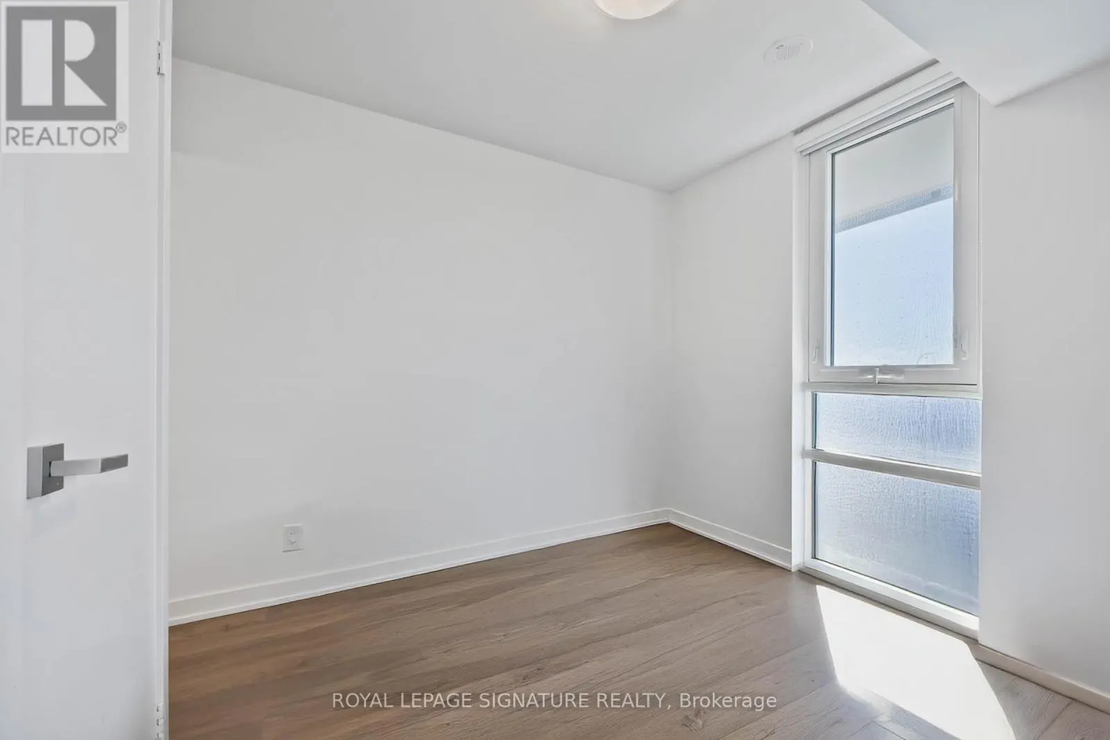 216 - 30 TRETTI WAY