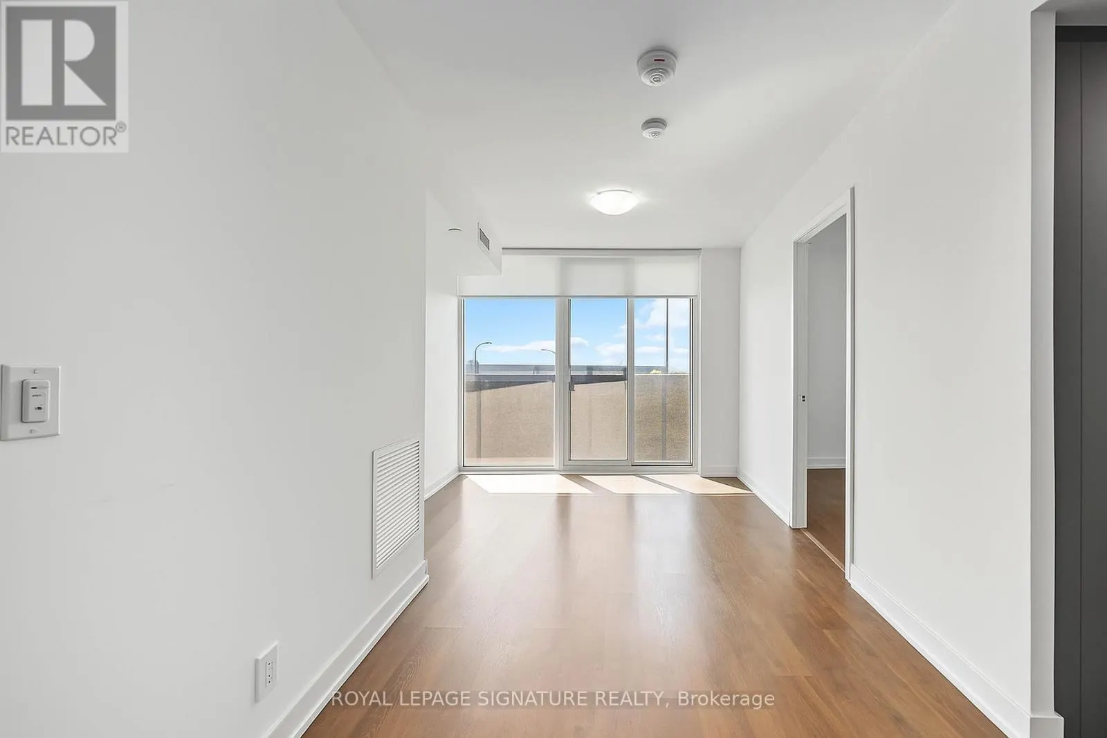 216 - 30 TRETTI WAY